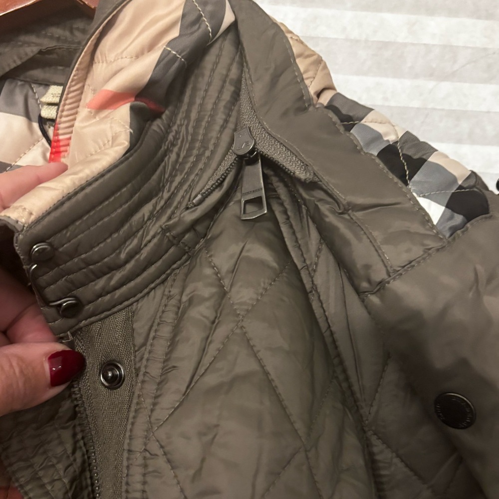 Burberry Brit Finsbridge Diamond Quilted Jacket in Olive Green size small - Picture 8 of 9